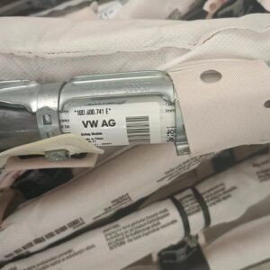 10D 880 741E车顶气帘 L 适用于大众