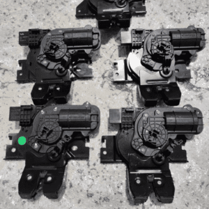 X01-63051001理想L8 L7 L9尾门锁块